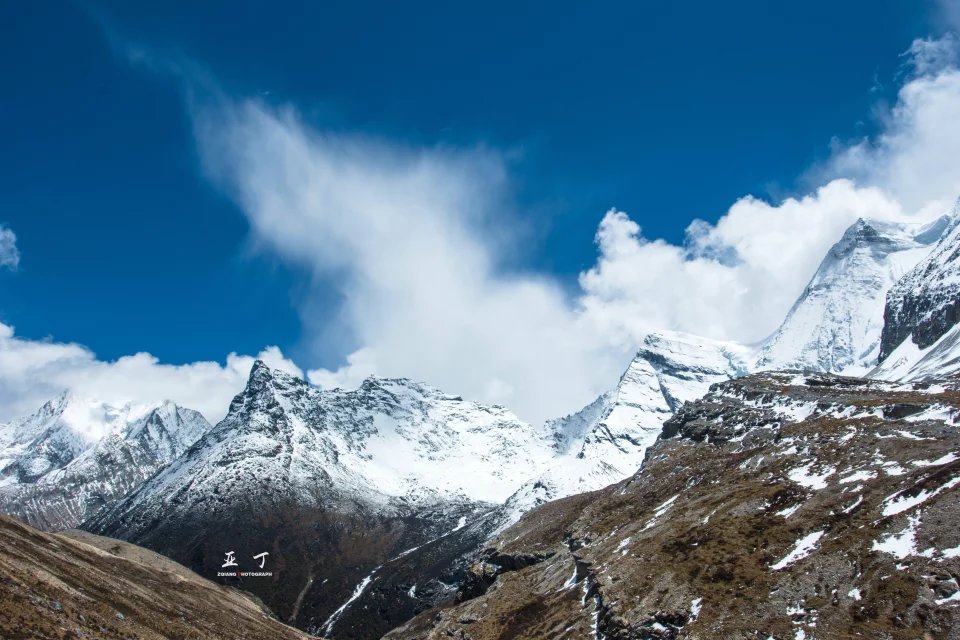 比拉萨还高一千多米的亚丁,该如何面对高反,吃红景天吗?