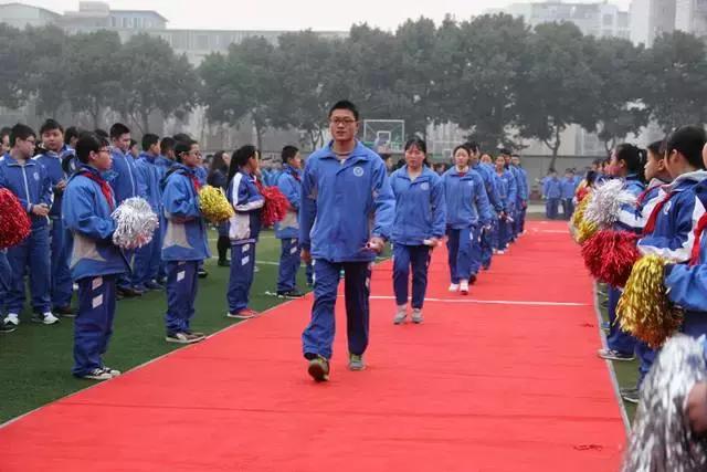成都喝盖碗茶看川剧变脸图片,四川川剧变脸走进校园