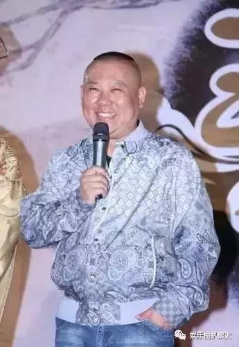 郭德纲撞衫鹿晗李宇春池昌旭,原来他一直是撞衫届的“战斗机”啊