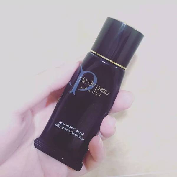 为什么贵妇粉底液没遮瑕度,平价和贵妇粉底液有什么区别