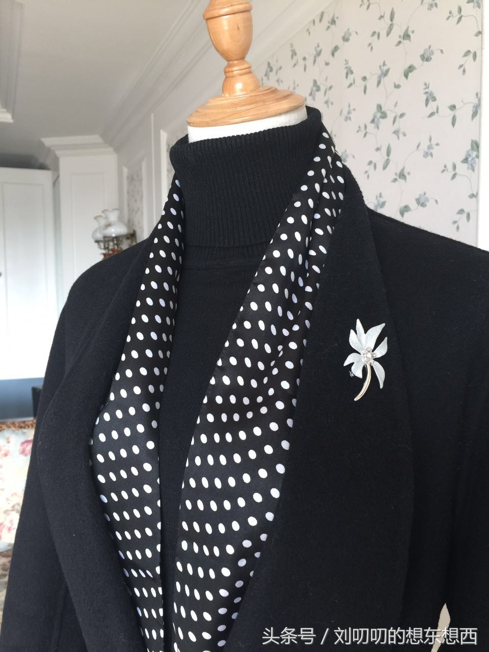 一身黑需要提点亮-一日一Look之黑配白五