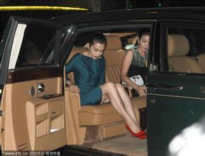 劳斯莱斯车里面的伞是干什么的,劳斯莱斯车里的一把伞值多少钱