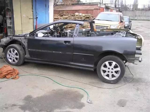 无敌了！穷小伙打烂标致406，改装成法拉利，*博兰**基尼