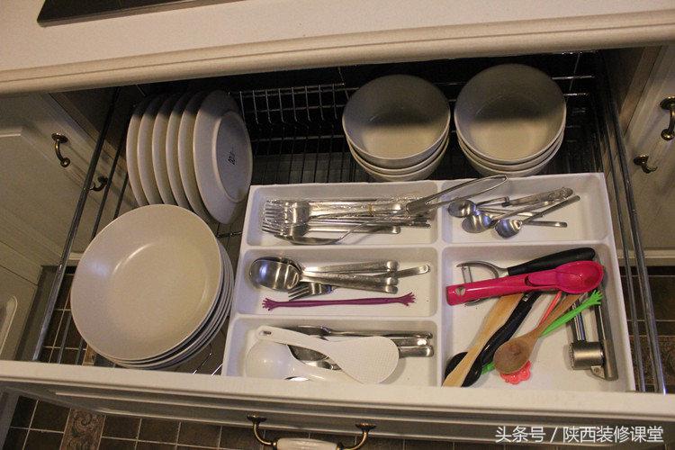 135平方四房二厅二卫阳台,小户型135阳台客厅一体