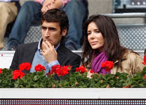 他们足球踢的非常好英文,那些在足球场上让人羡慕的爱情