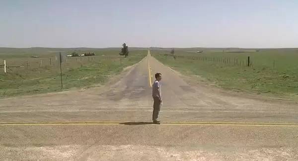 一个排球给他活下去的力量：《荒岛余生》未拆的包裹是什么