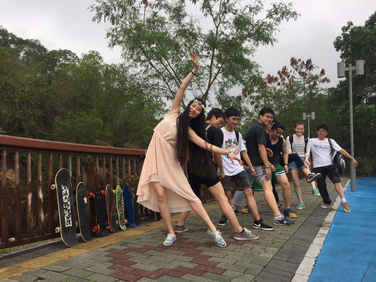 怎么才能学会单滑滑板,滑板初学者可以学的小技能