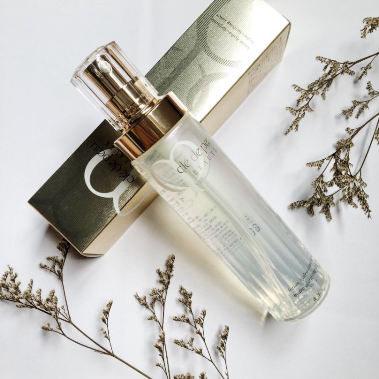 闭口痘痘护肤品测评,脸上长闭口粉刺用什么护肤产品