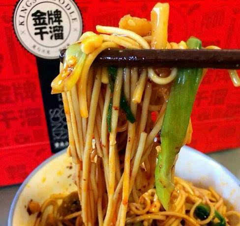 重庆生意火爆的苍蝇面馆子,解放碑附近的重庆小面馆