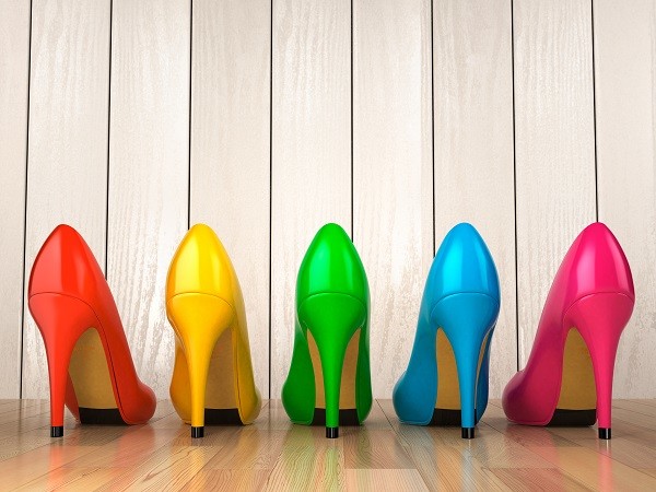 为什么穿高跟鞋脚不痛平底鞋疼,穿高跟鞋脚痛为什么女生还是要穿