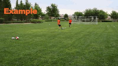 足球摆脱防守接球训练,传球吸引防守