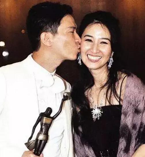 盘点圈内年龄相差大的姐弟恋,男生为什么会选择姐弟恋