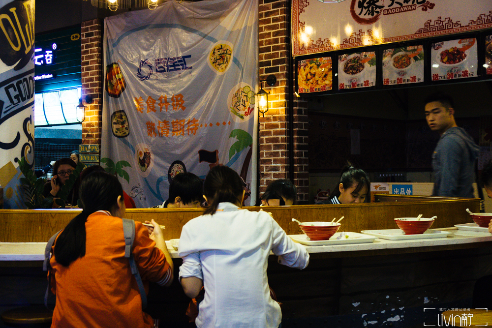 沉浸式逛南宁朝阳百货商店视频,南宁朝阳地下商业街人流