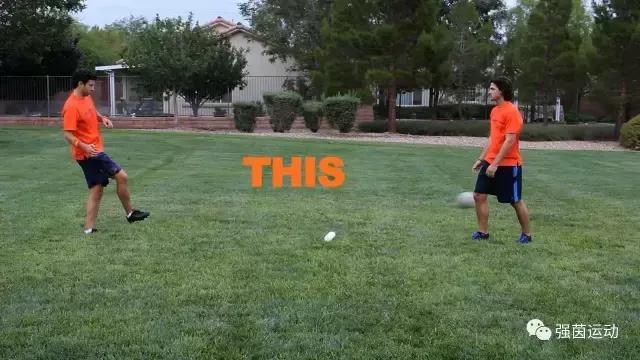 足球摆脱防守接球训练,传球吸引防守