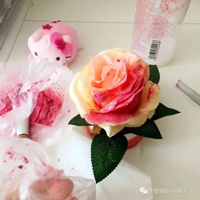 兰蔻玫瑰高光抢不到,我自己做了个花瓣腮红过过瘾