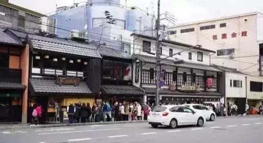 吃米饭提前2个月预约，一家濒临倒闭的百年米店现年入15亿！