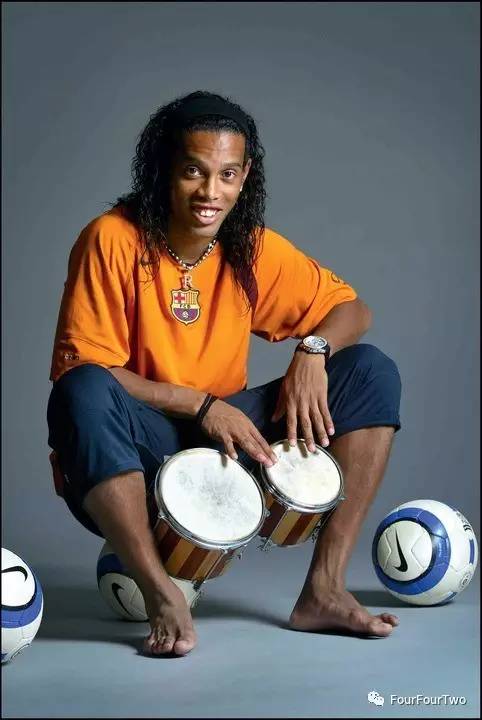 小罗足球场上感动万千球迷时刻,有多少人是因为小罗而爱上足球的