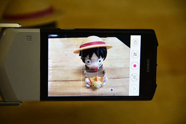 卡西欧自拍神器tr750怎么换电池,卡西欧tr750拍照效果