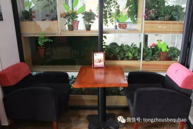 喝着咖啡、玩着手机候诊的潞河医院,您还认识嘛?