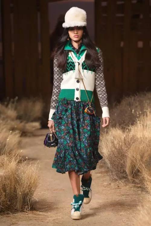 我哭，又跟着阿Sa、吴建豪、Selena 种草了Coach的2017秋冬系列