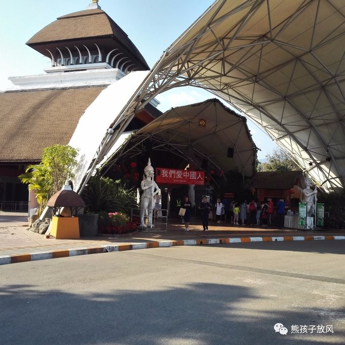 能在异国被警察抓也没谁了吧？这是我的清迈，和你去的不一样！