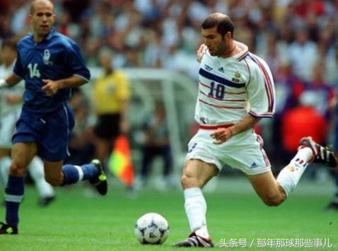 两届世界杯踢丢点球巴乔扼腕痛惜,98年世界杯法国vs意大利点球大战