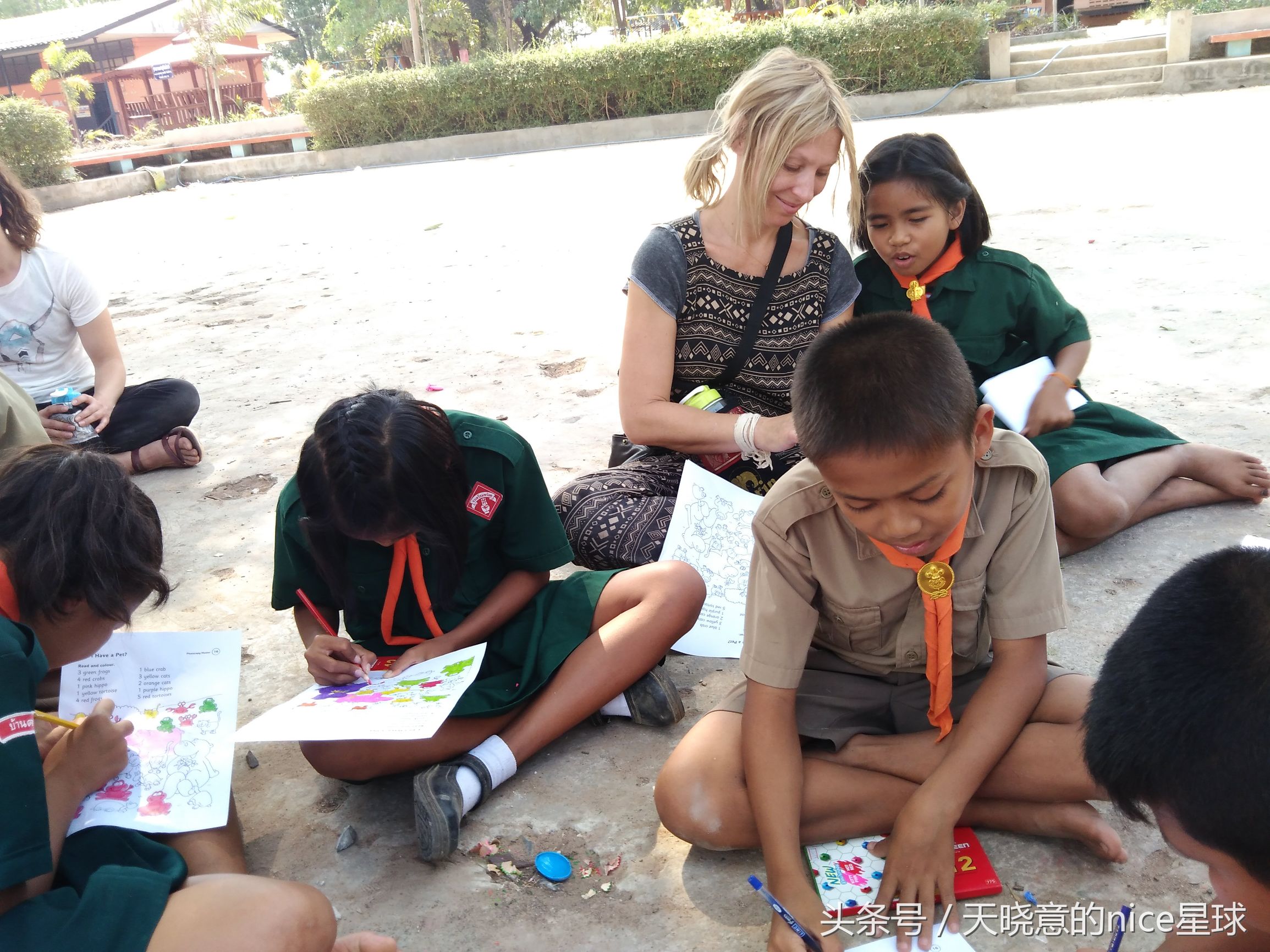 泰国大象旅行记,泰国旅游跟大象近距离接触