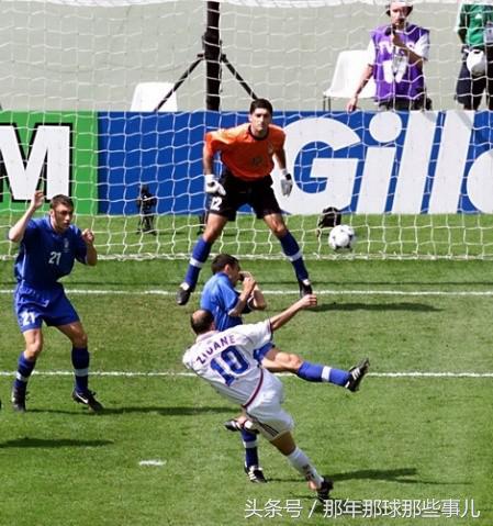 两届世界杯踢丢点球巴乔扼腕痛惜,98年世界杯法国vs意大利点球大战