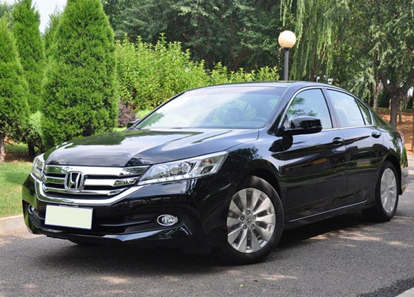 成都租商务车自驾游费用,在成都租个车自驾318多少钱