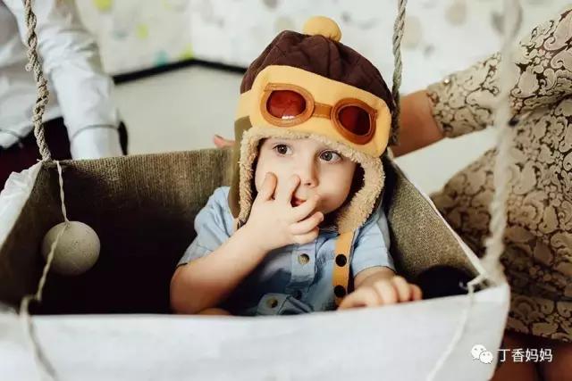 小孩常用手挖鼻子就可怕吗,孩子挖鼻孔是什么病