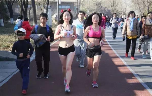 光猪跑的视频,光猪跑北京