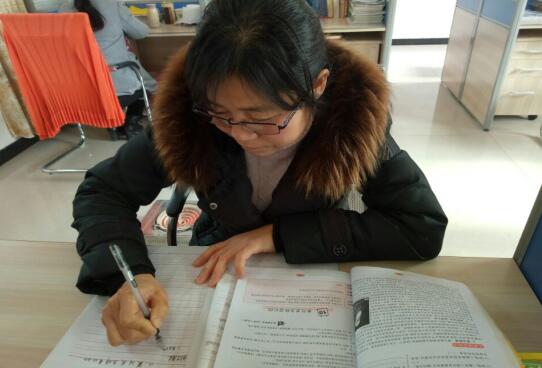 三尺讲台·铸就人生辉煌——长岭小学优秀教师张碧容