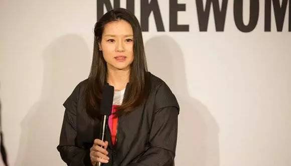 耐克logo设计师名字大全,耐克的logo设计