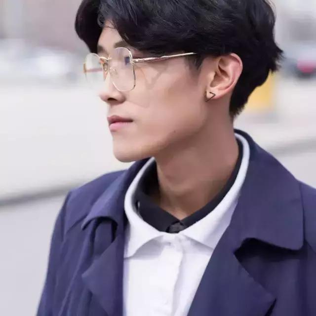 报告老师，中州大学的学生不好好穿衣服！