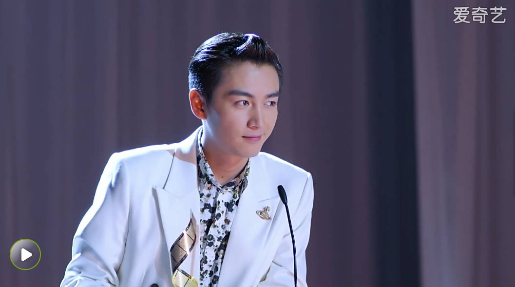 「娱乐圈原创点评」在这个乌烟瘴气的圈子里，陈晓袁姗姗主演的《云颠之上》揭露娱乐圈那些不能说的事儿