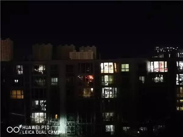 鍗庝负p10鎽勫儚澶存槸绱㈠凹鐨勮繕鏄緯鍗$殑,寰曞崱闀滃ごsummilux鍗庝负p10