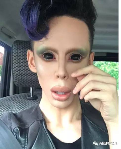 一个不想做男人也不想做女人的小哥，在成为外星人的路上越走越远了……