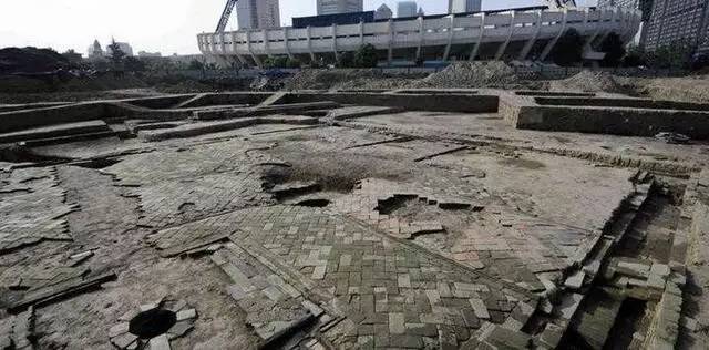 揭秘！沉睡在市中心的千年摩诃池，为你直播！