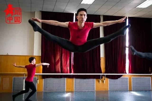 古典舞基本功16个动作背影,古典舞完整版3分钟有基本功