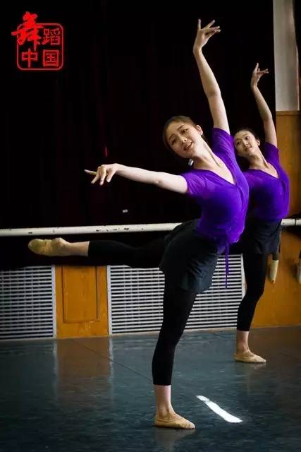 古典舞基本功16个动作背影,古典舞完整版3分钟有基本功