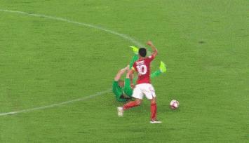 中超骂裁判名场面,裁判一脸懵逼视频