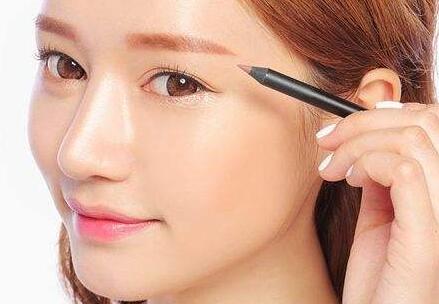 干净的底妆和粉底液有关系嘛,完美底妆和卡粉底妆