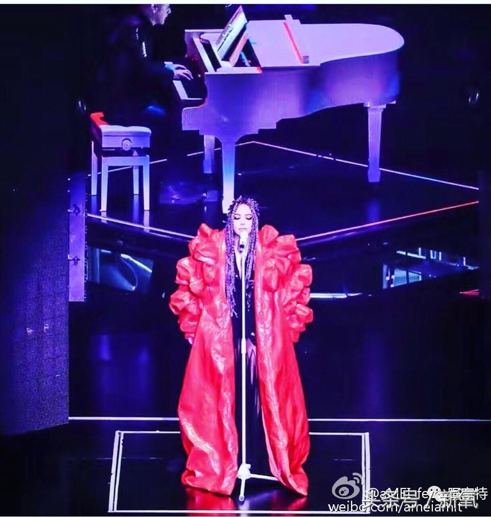 邓紫棋皮裤和别的女星对比,邓紫棋皮裤大盘点