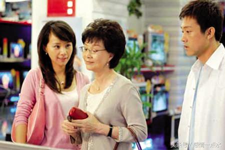 老婆生下女儿受到公公婆婆嫌弃,媳妇生女儿被婆婆看不起