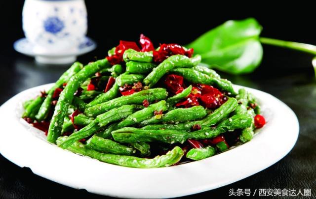 一道色香味俱全的家常小炒炒茄子,简单易做色香味俱佳的家常小炒菜