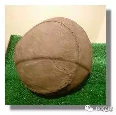 戴帽子踢球,戴帽子足球