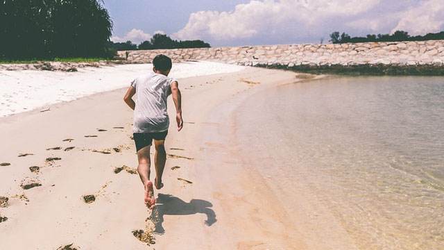 为什么跑步时腰背很酸,为什么跑步会缓解肩膀疼痛