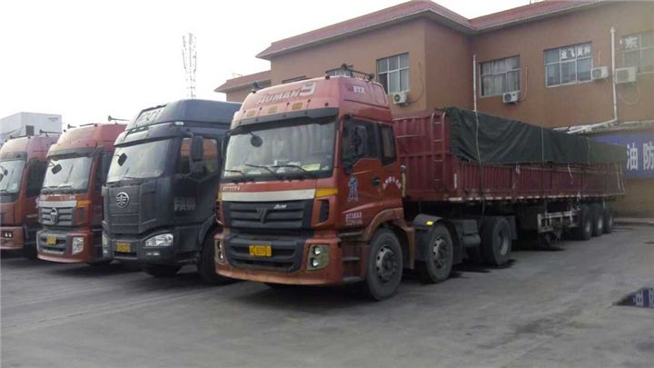 半挂车倒车倒不进视频,半挂车司机倒车有多难