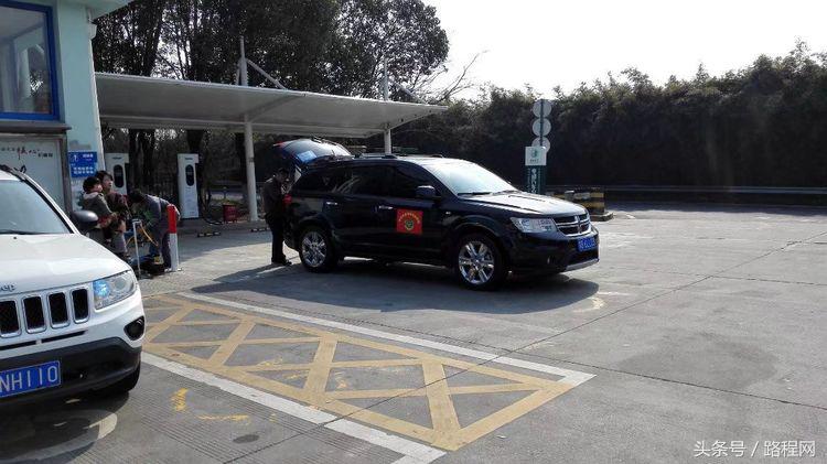 3月8日女神节，黎里古镇和内衣店聚集了一众男神女神？