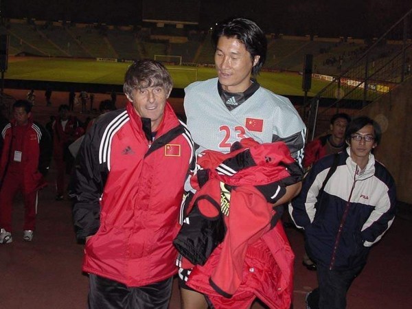 曾在国安当门将，打动过阿森纳，45岁时娶80后娇妻